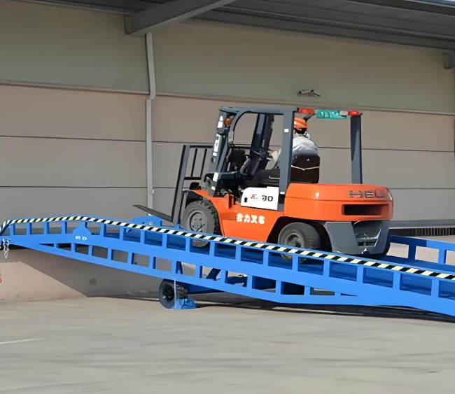 普安移动式卸货平台（叉车用）
